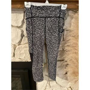 Lululemon Womens Black White Speckled Print Mesh Detail Cropped Leggings Size 4